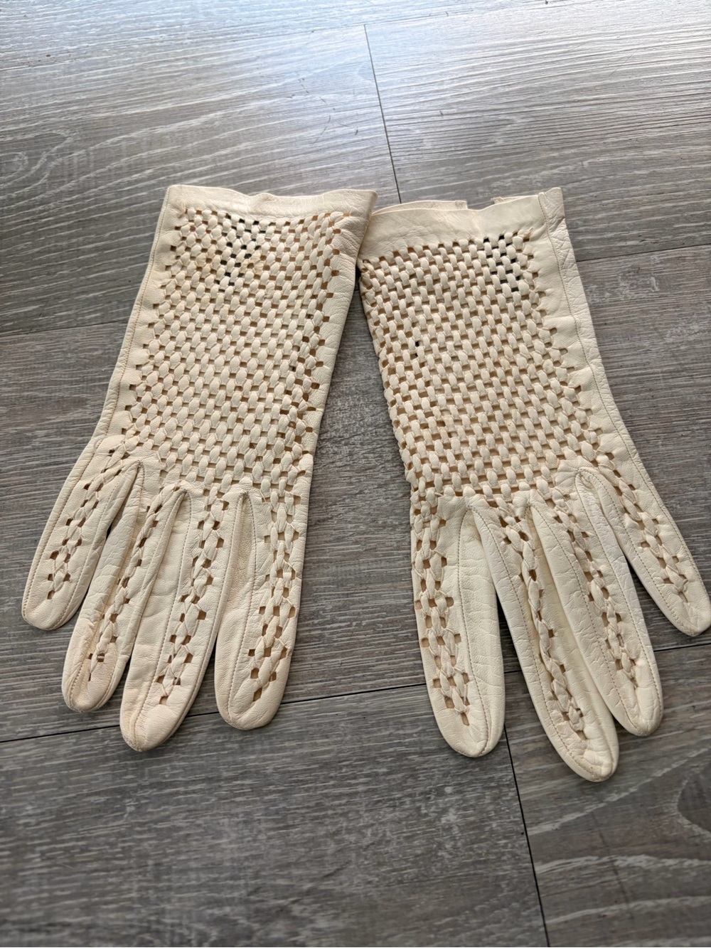 Vintage Cream Woven Leather Women's Gloves